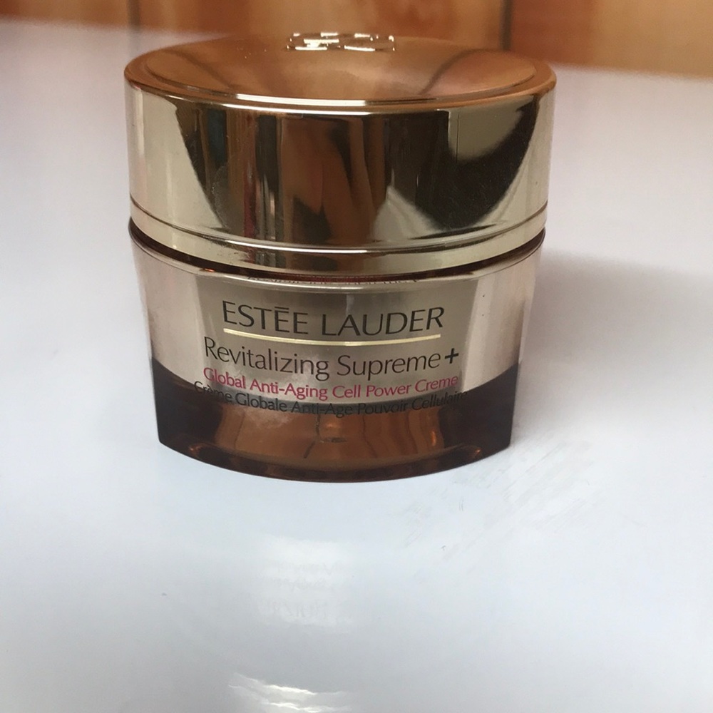 Estée Lauder revitalizing supreme moisturizer